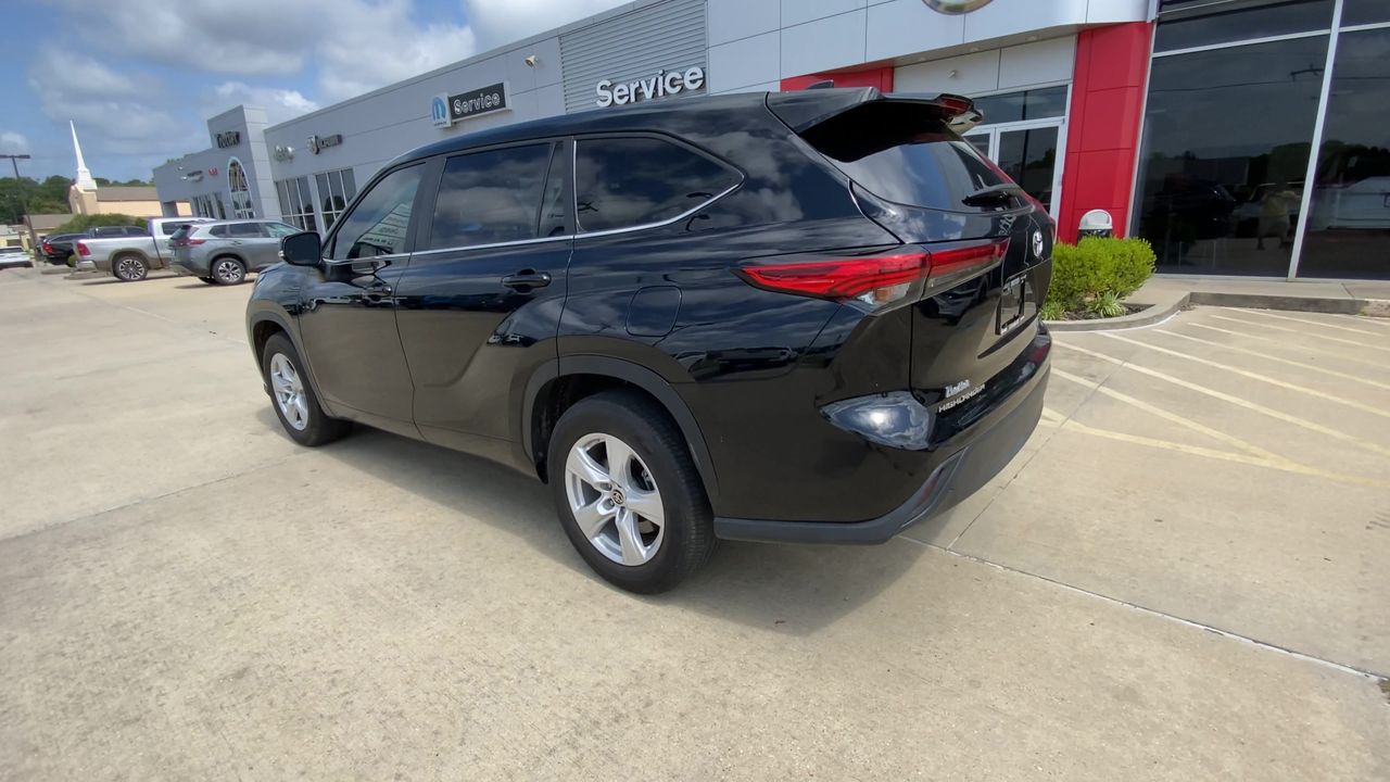 2023 Toyota Highlander LE - Photo 6