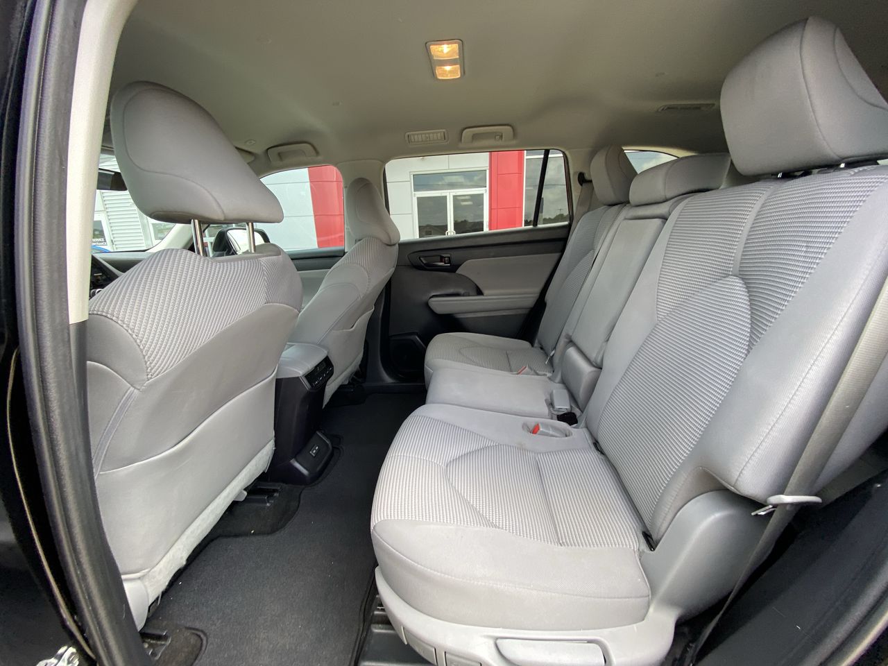 2023 Toyota Highlander LE - Photo 20