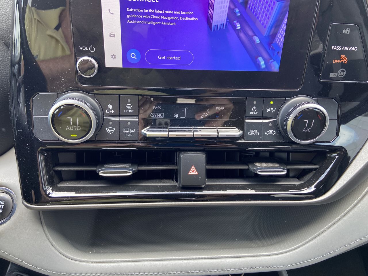 2023 Toyota Highlander LE - Photo 18