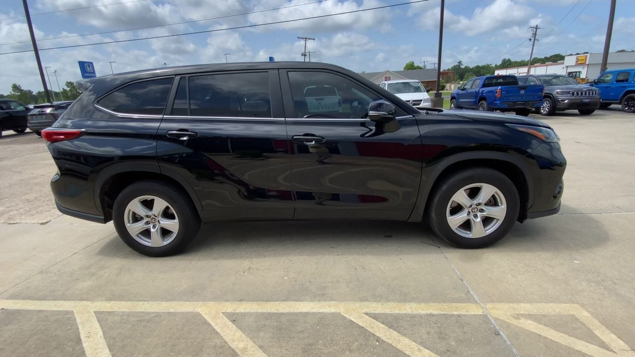 2023 Toyota Highlander LE - Photo 9