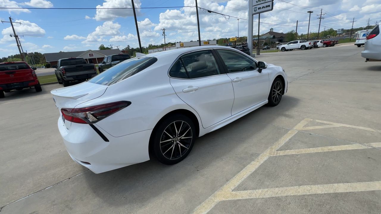 2023 Toyota Camry SE - Photo 8