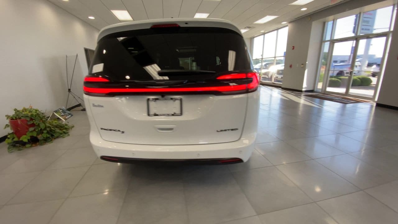 2026 Chrysler Pacifica Limited - Photo 7