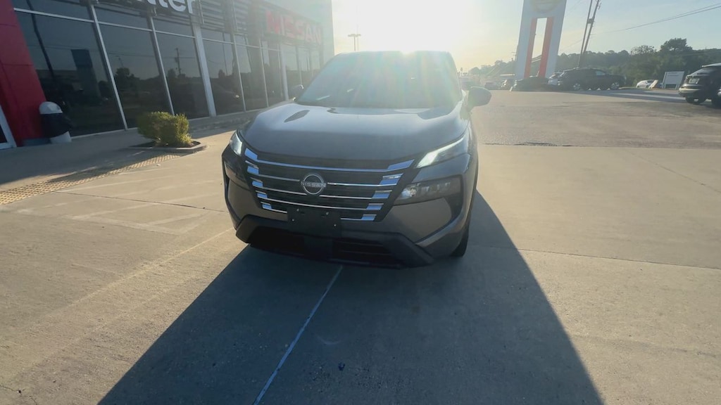 Used 2024 Nissan Rogue SV