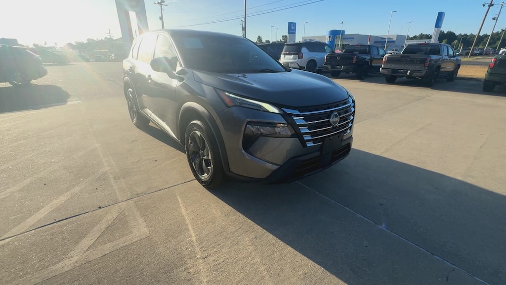 Used 2024 Nissan Rogue SV