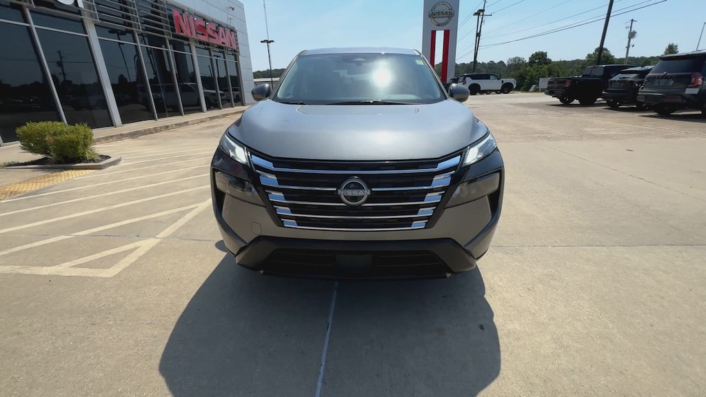 Used 2025 Nissan Rogue SV Front-Wheel Drive