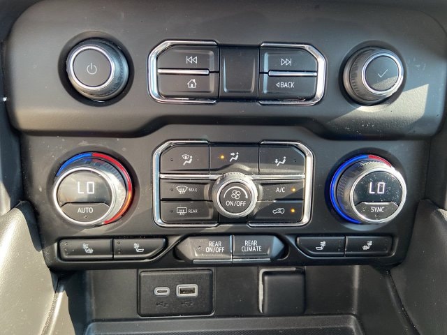 2023 Chevrolet Suburban LT - Photo 19