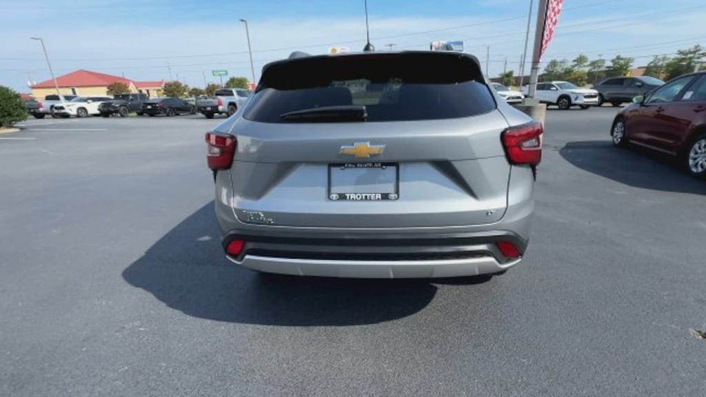 Used 2025 Chevrolet Trax LT SUV