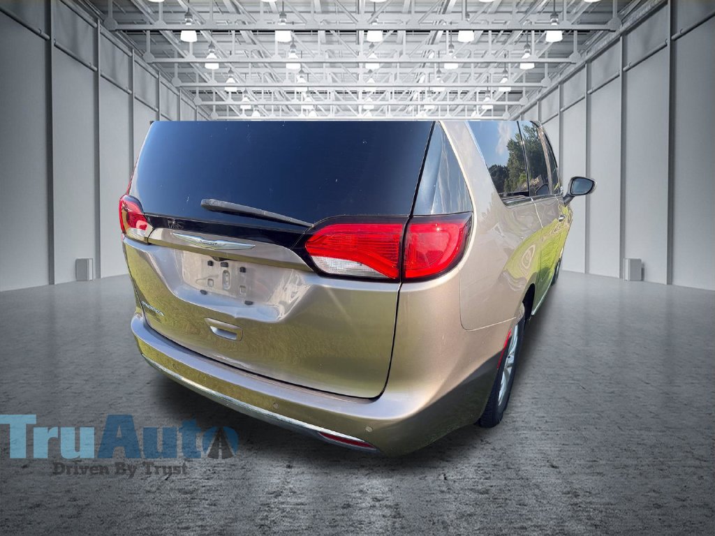 Used 2017 Chrysler Pacifica Touring L Minivan/Van