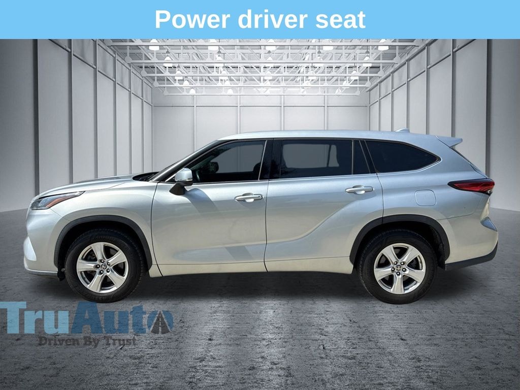 Used 2021 Toyota Highlander LE SUV