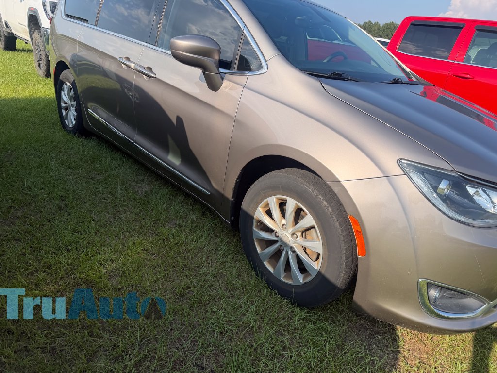 Used 2017 Chrysler Pacifica Touring L Minivan/Van