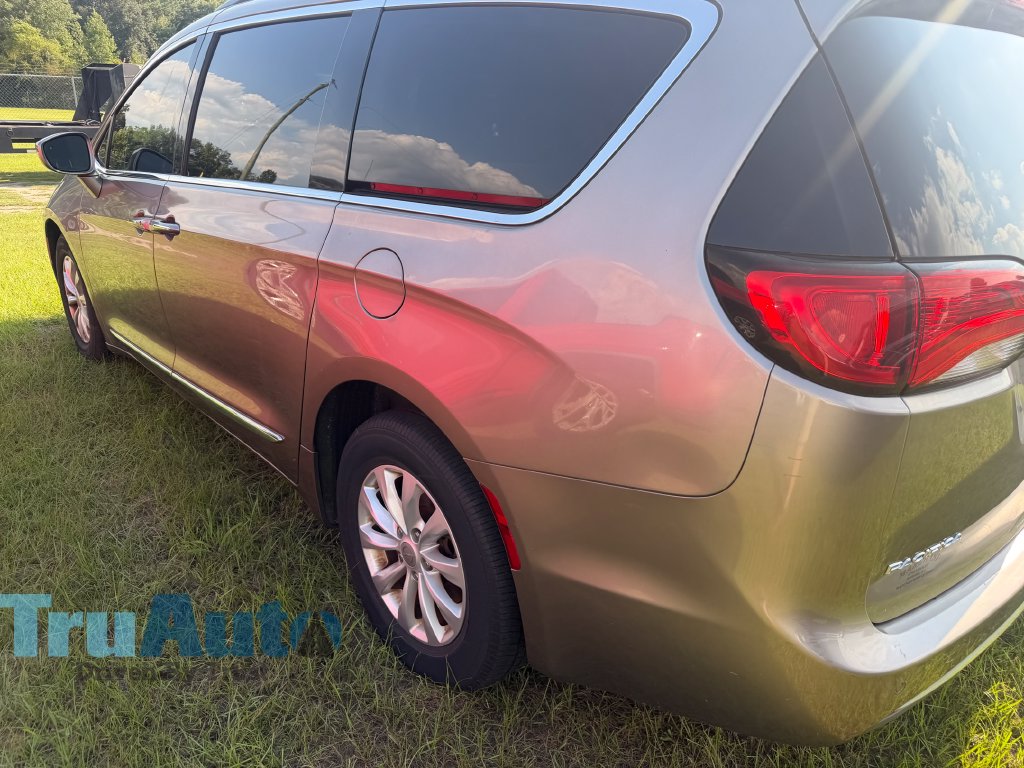 Used 2017 Chrysler Pacifica Touring L Minivan/Van