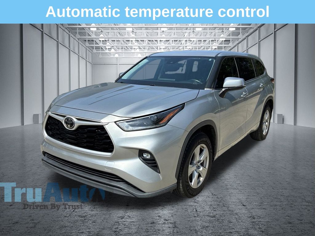 Used 2021 Toyota Highlander LE SUV