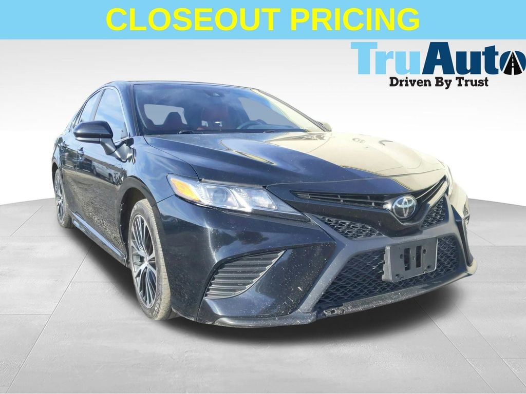 Used 2018 Toyota Camry SE Sedan