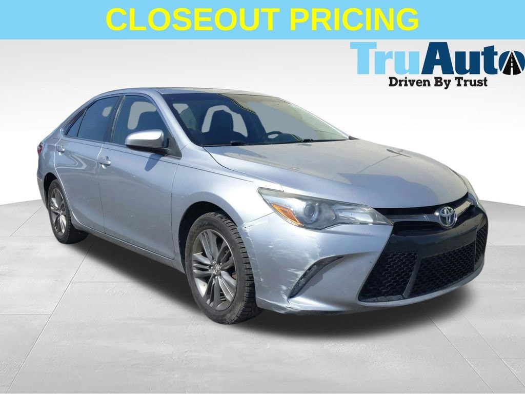 Used 2015 Toyota Camry SE Sedan