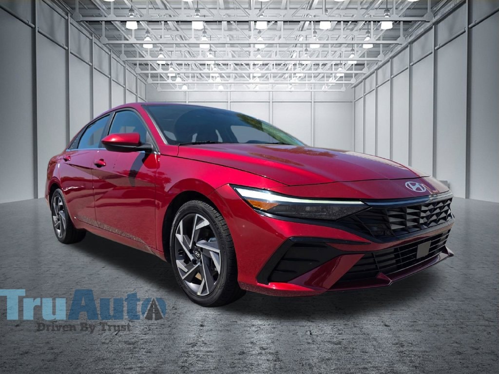 Used 2025 Hyundai Elantra SEL Convenience Sedan
