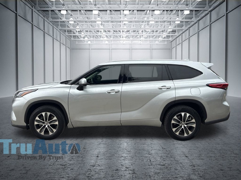 Used 2021 Toyota Highlander XLE SUV