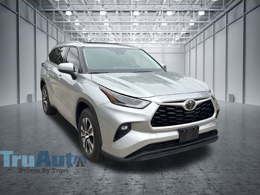 Used 2021 Toyota Highlander XLE SUV