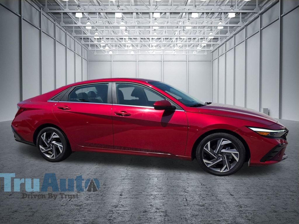 Used 2025 Hyundai Elantra SEL Convenience Sedan