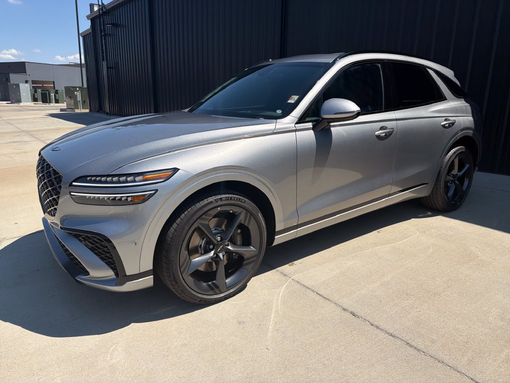 2027 GENESIS GV70
