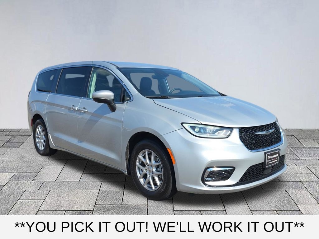 Used 2023 Chrysler Pacifica Touring L Van Passenger Van