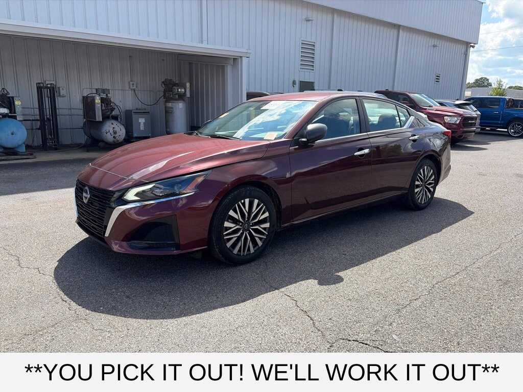 Used 2025 Nissan Altima SV Sedan