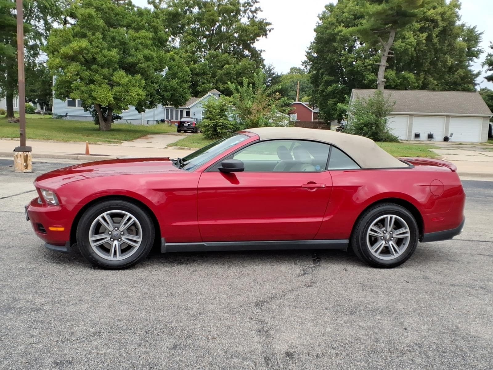 Used 2011 Ford Mustang V6 with VIN 1ZVBP8EM2B5112302 for sale in Tuscola, IL