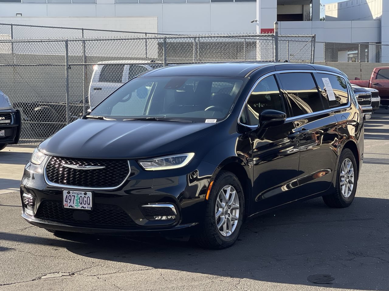 Used 2025 Chrysler Pacifica Select Van Passenger Van