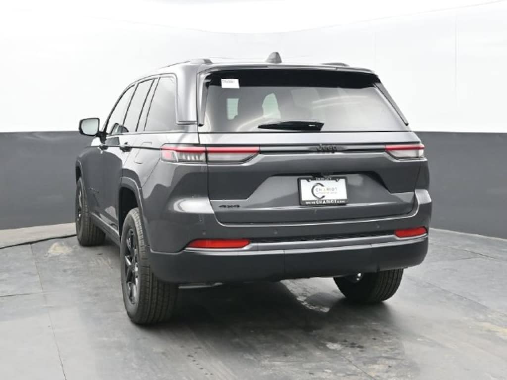 New 2026 Jeep Grand Cherokee Altitude Sport Utility