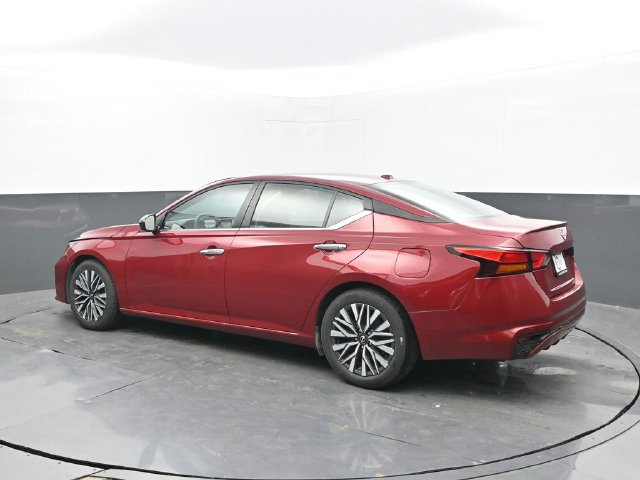 Used 2024 Nissan Altima 2.5 SV Sedan