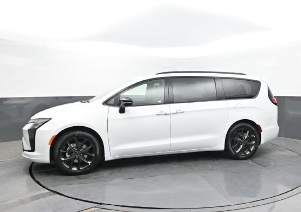 New 2027 Chrysler Pacifica LIMITED Passenger Van
