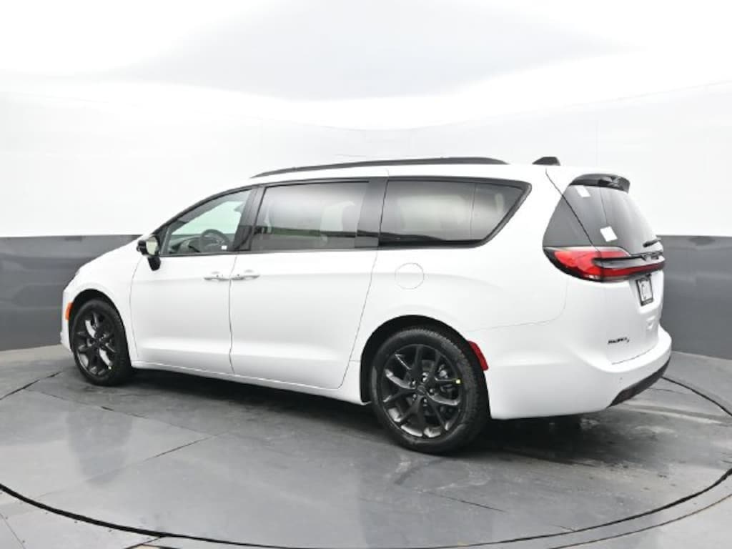 New 2027 Chrysler Pacifica LIMITED Passenger Van