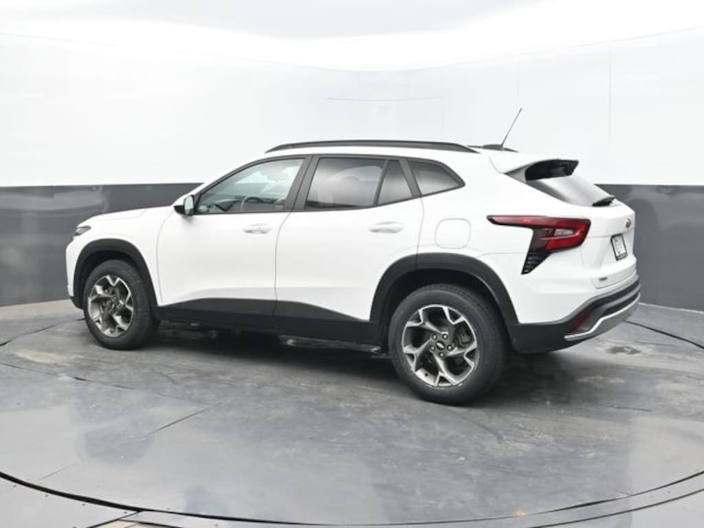 Used 2025 Chevrolet Trax LT SUV