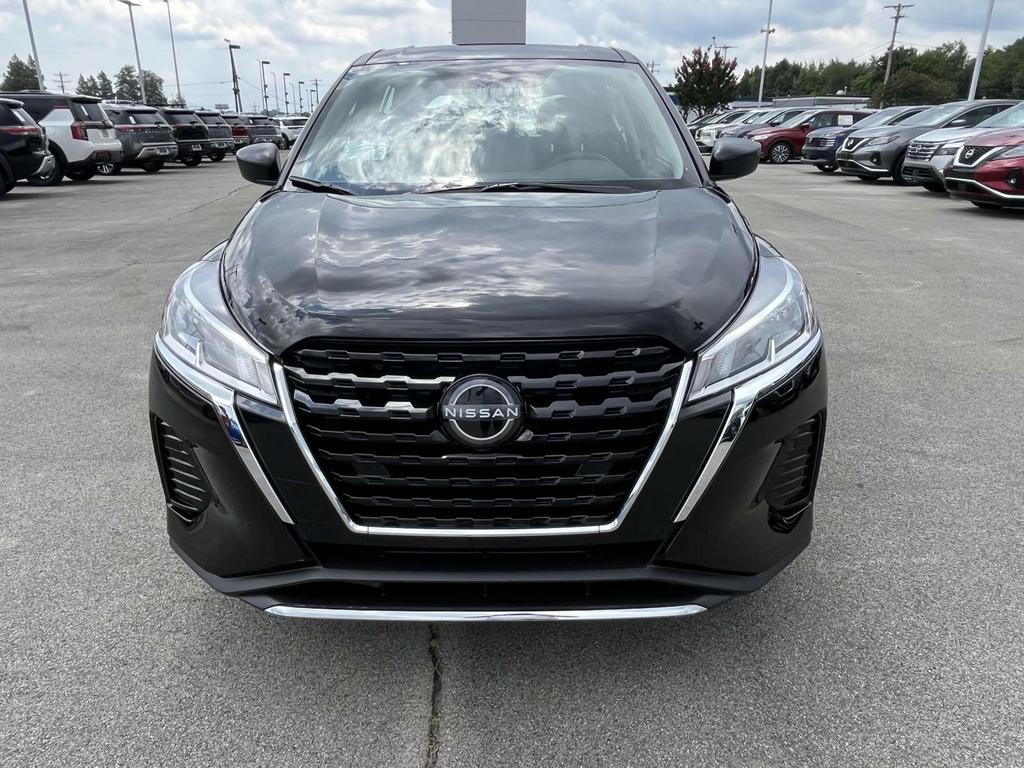 New 2025 Nissan Kicks Play S SUV