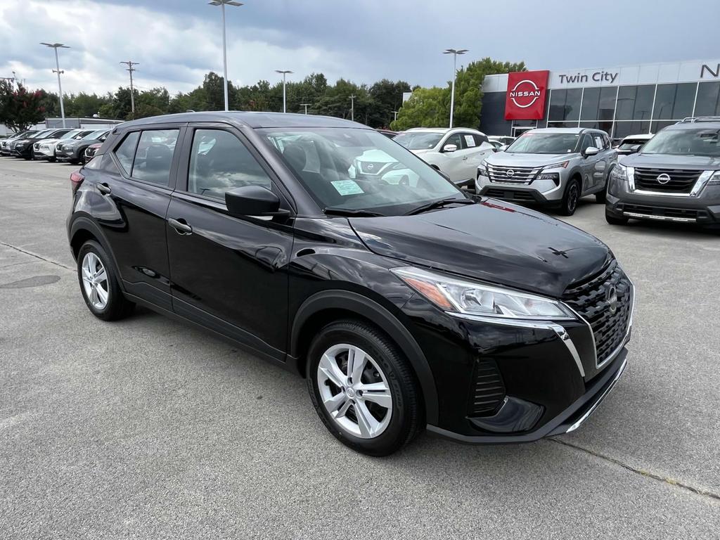 New 2025 Nissan Kicks Play S SUV