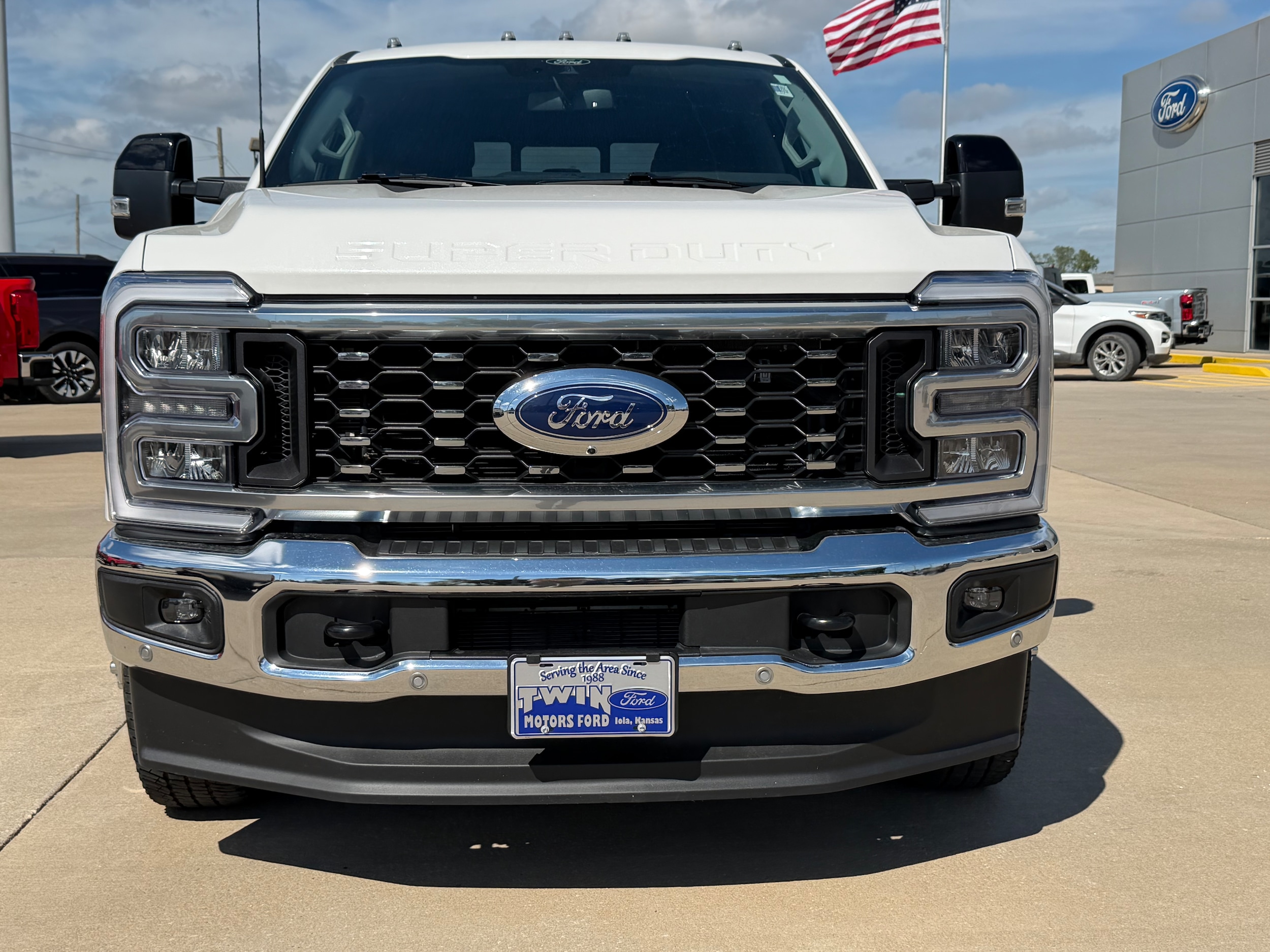 Used 2025 Ford F-350 Super Duty Lariat with VIN 1FT8W3DM2SED31670 for sale in Kansas City
