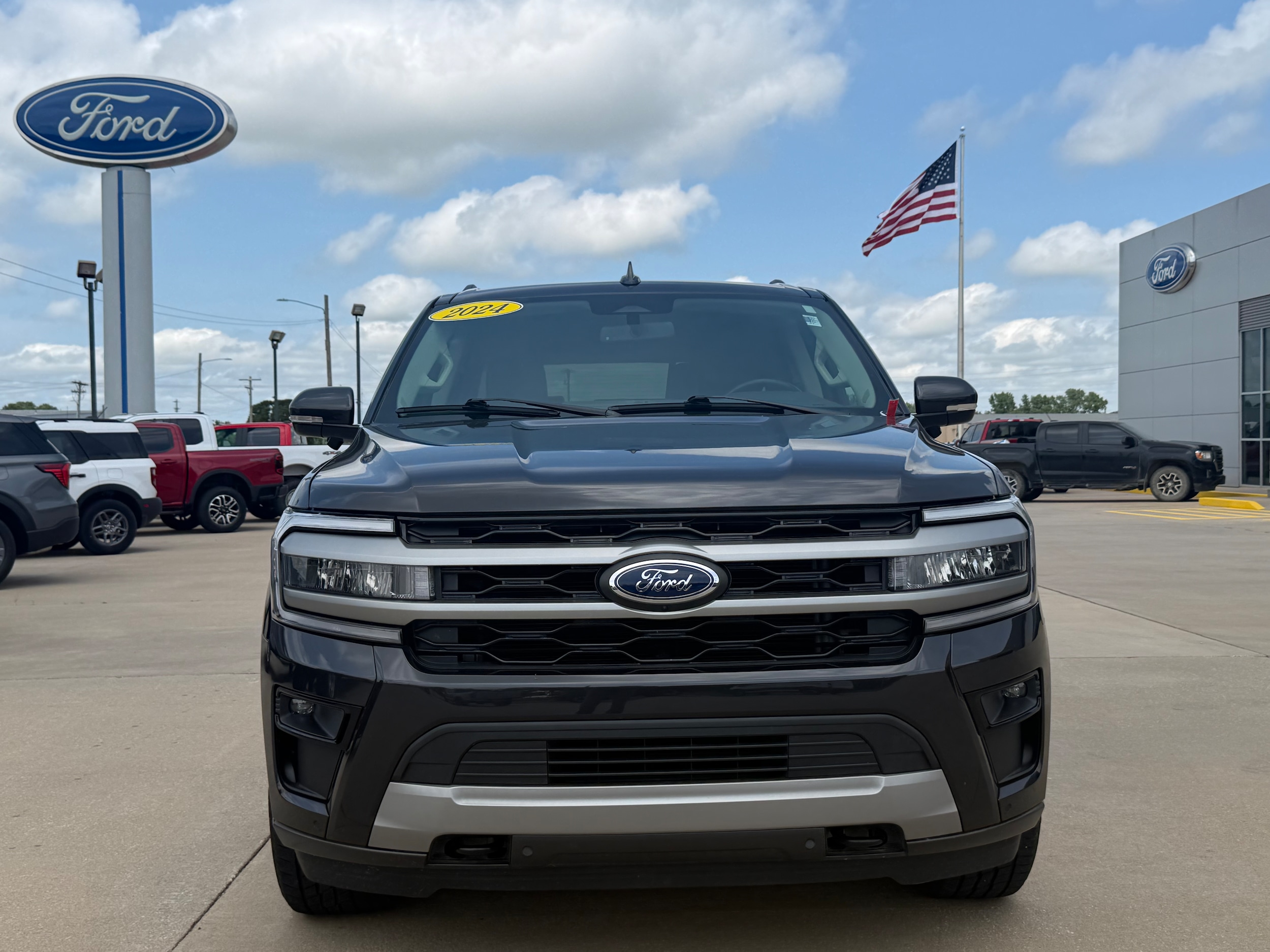 Used 2024 Ford Expedition XLT with VIN 1FMJK1J85REA63096 for sale in Kansas City