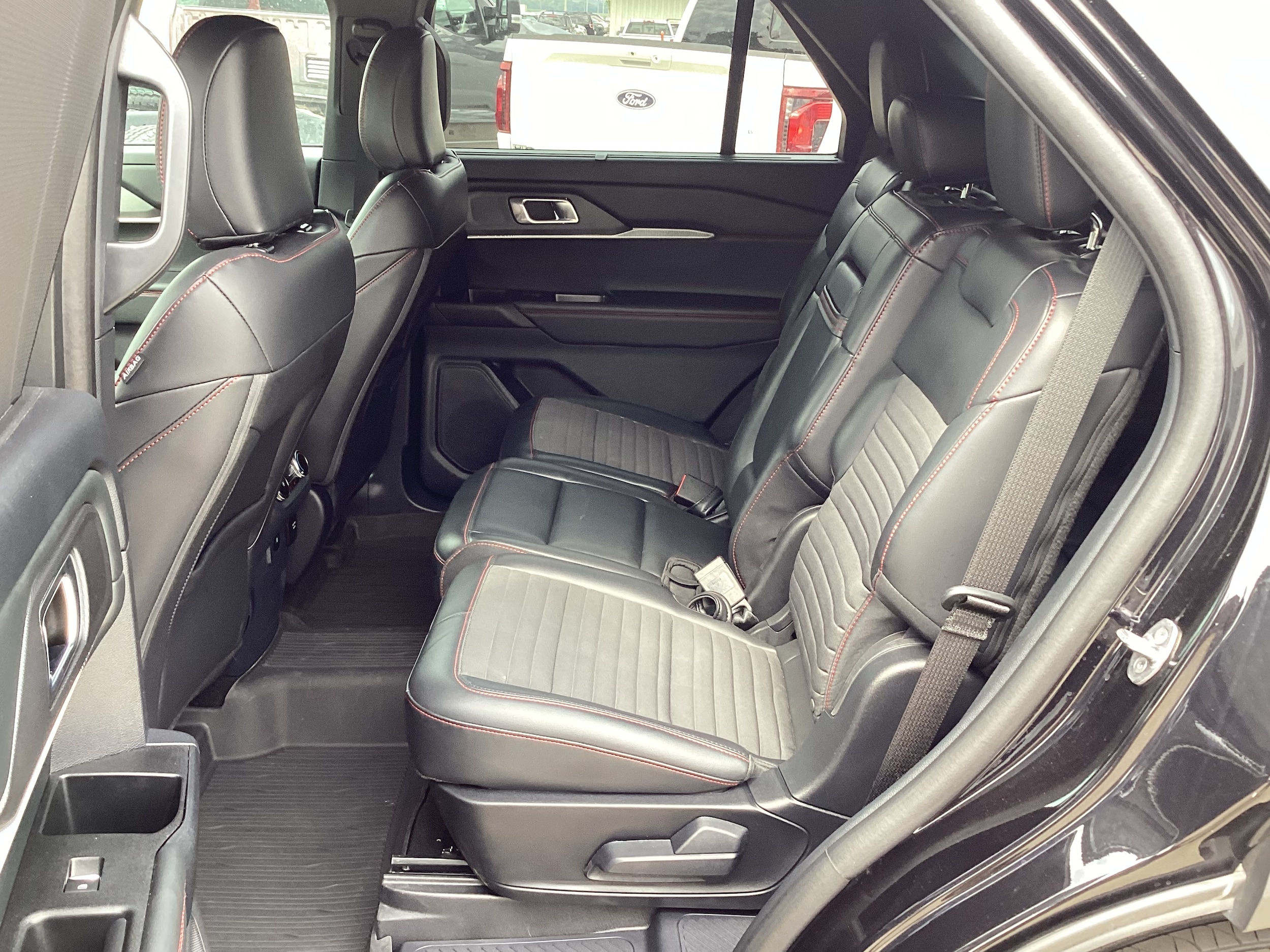2025 Ford Explorer ST-LINE - Photo 18