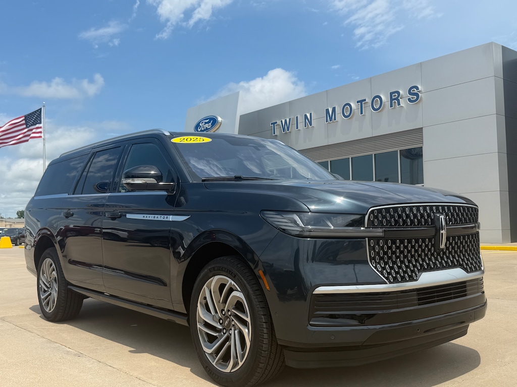Used 2025 Lincoln Navigator L Reserve Reserve 4x4