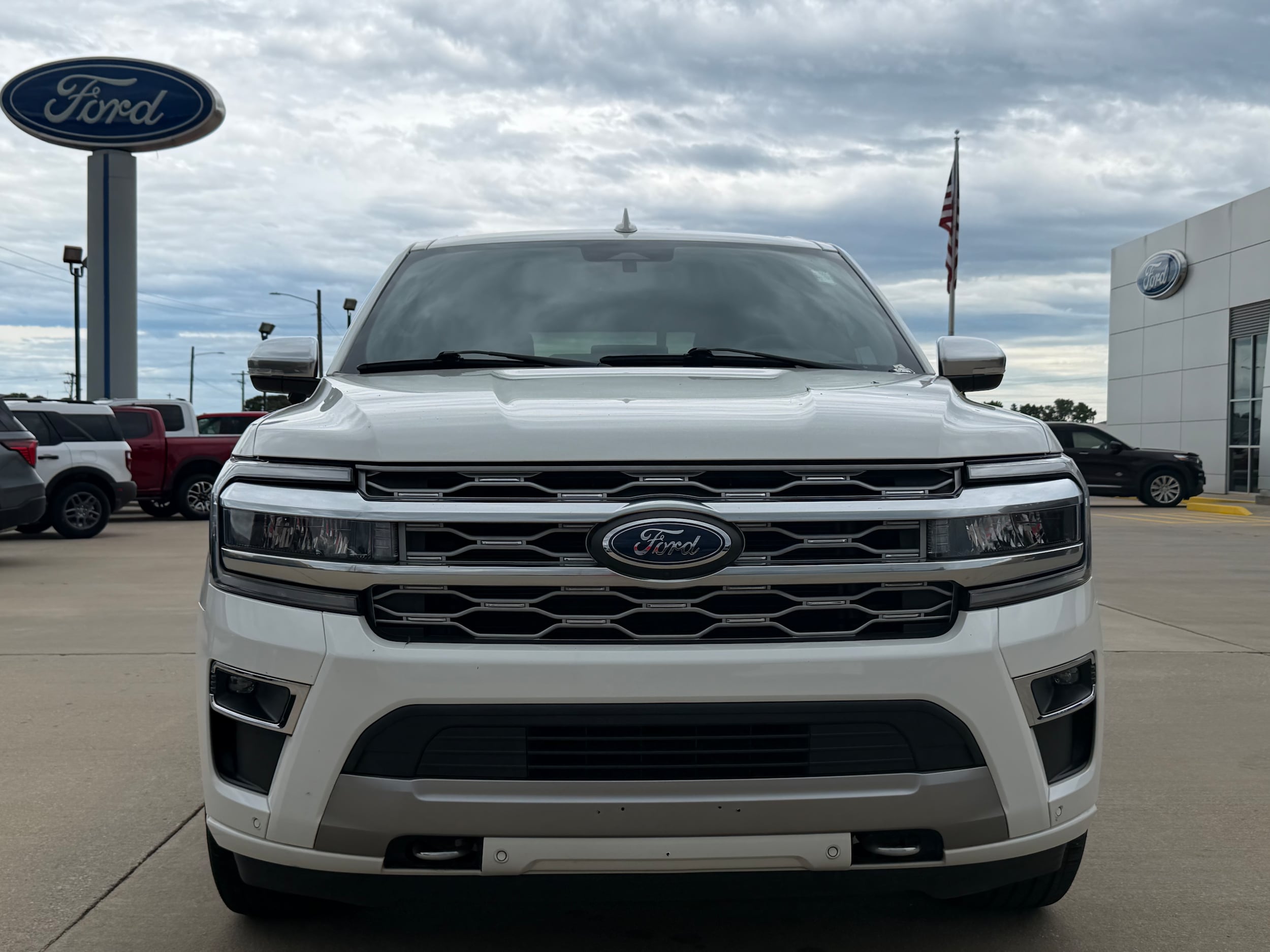 Used 2022 Ford Expedition Platinum with VIN 1FMJU1MT3NEA04634 for sale in Kansas City