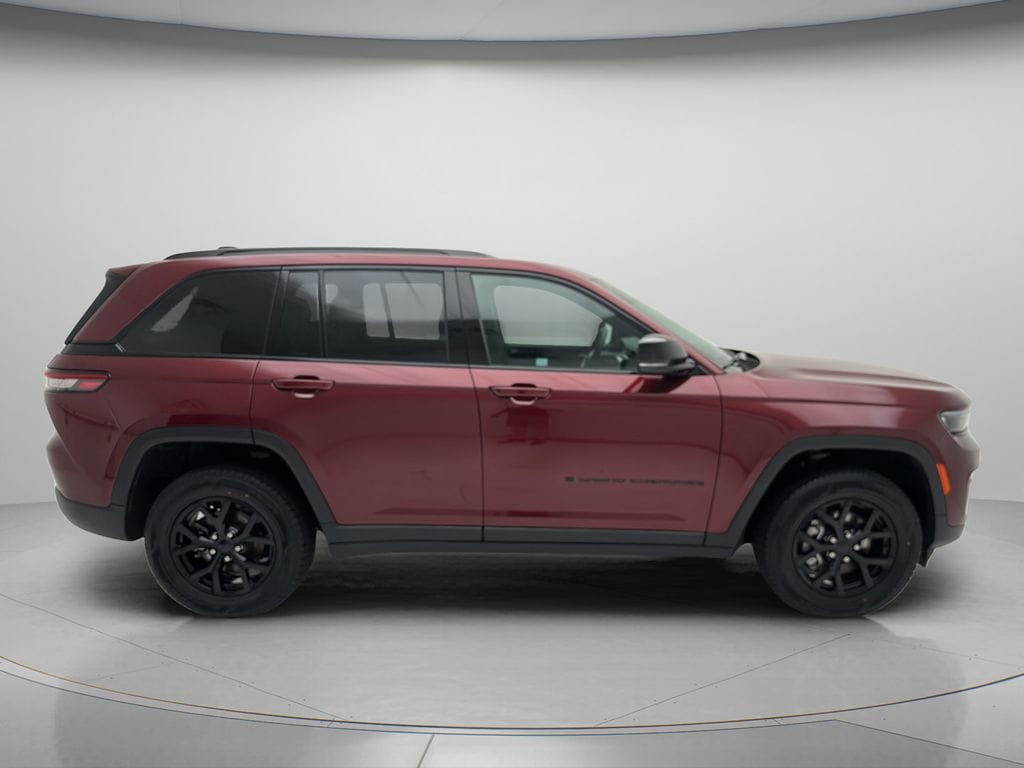 Used 2025 Jeep Grand Cherokee Altitude SUV