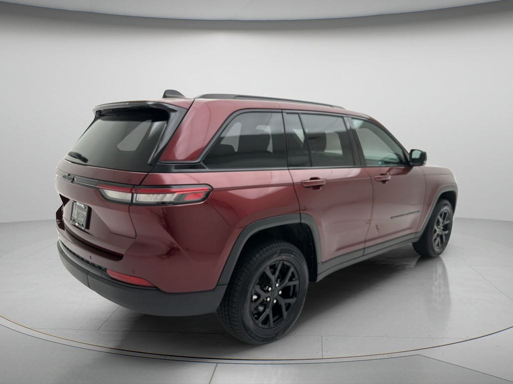 Used 2025 Jeep Grand Cherokee Altitude SUV