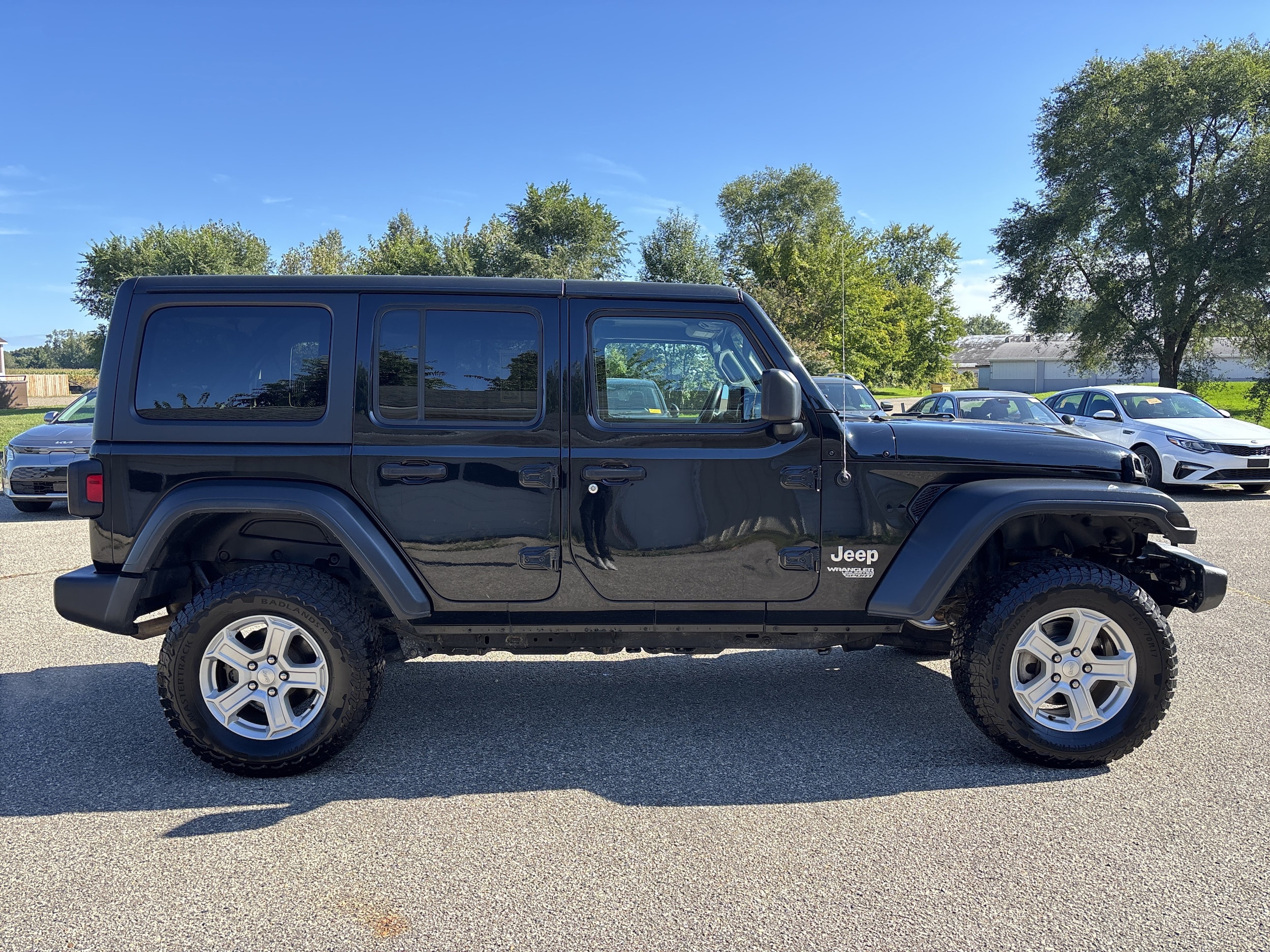 Used 2019 Jeep Wrangler Unlimited Sport S with VIN 1C4HJXDN1KW588537 for sale in Wayland, MI