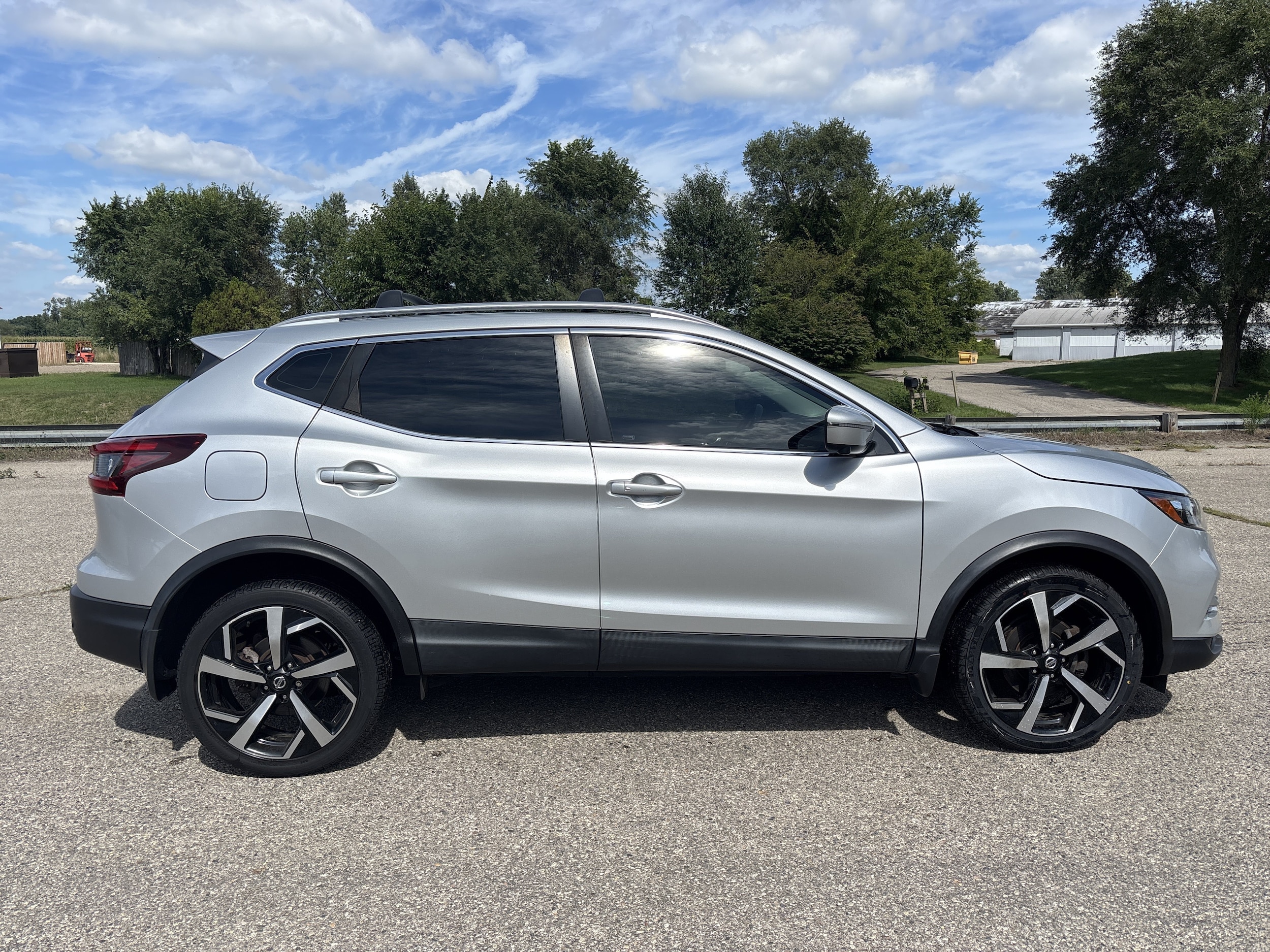 Used 2021 Nissan Rogue Sport SL with VIN JN1BJ1CV0MW567852 for sale in Wayland, MI