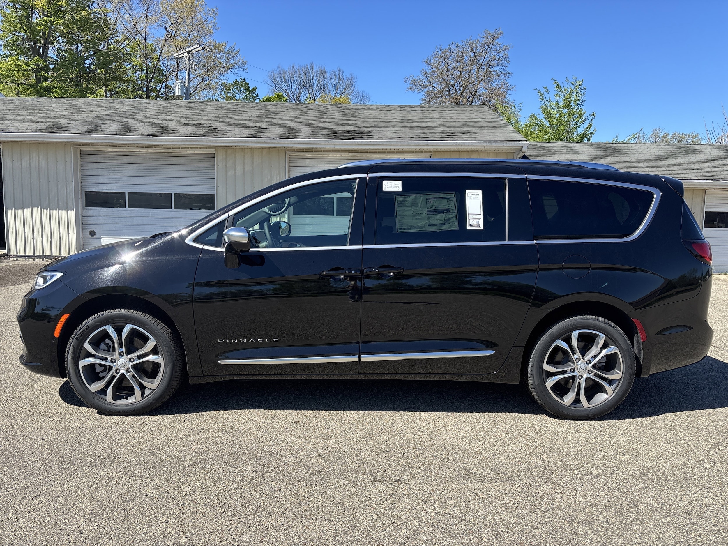2026 Chrysler Pacifica Pinnacle - Photo 12
