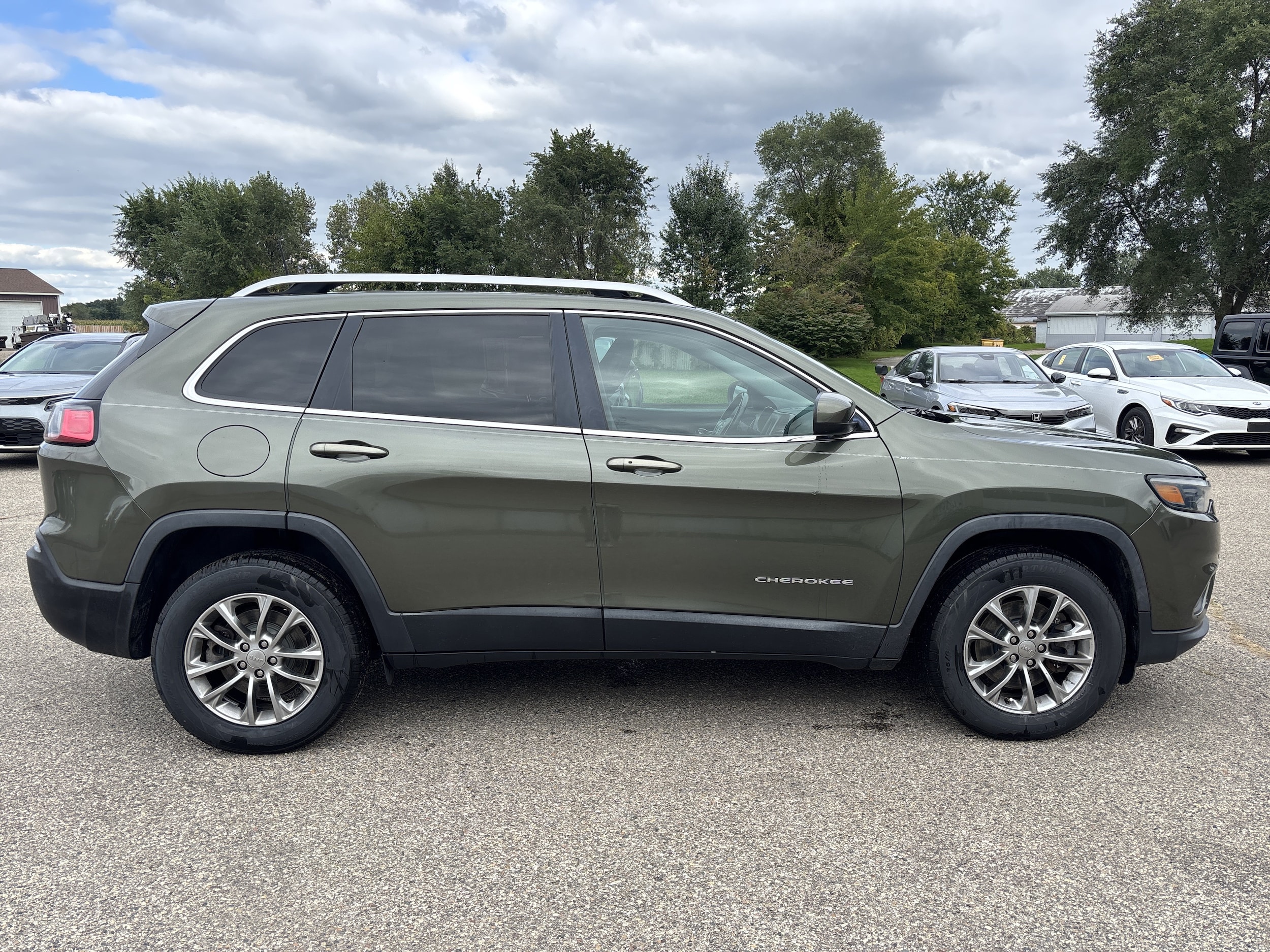 Used 2019 Jeep Cherokee Latitude Plus with VIN 1C4PJMLB2KD181498 for sale in Wayland, MI