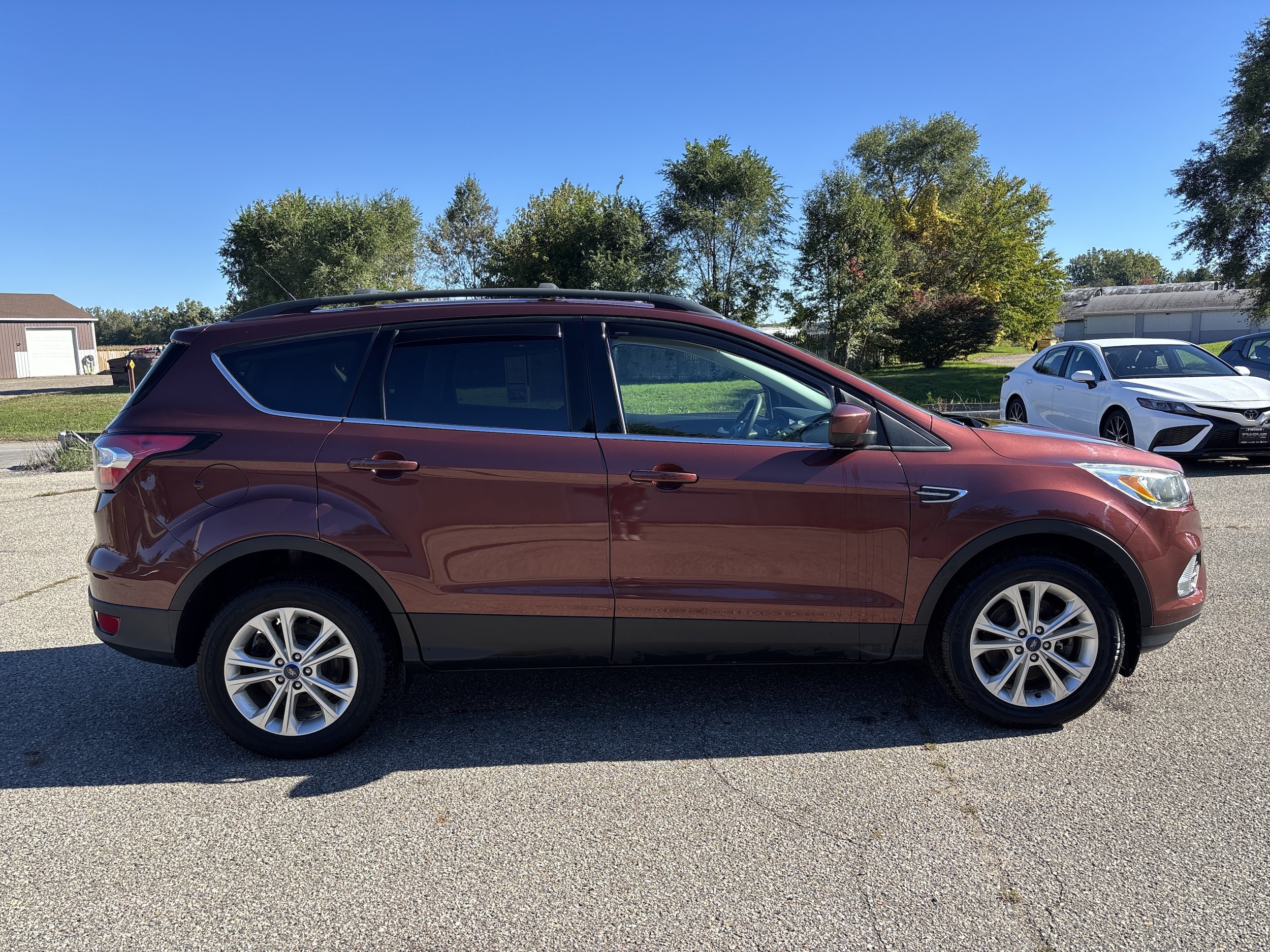 Used 2018 Ford Escape SE with VIN 1FMCU9GD5JUA53720 for sale in Wayland, MI