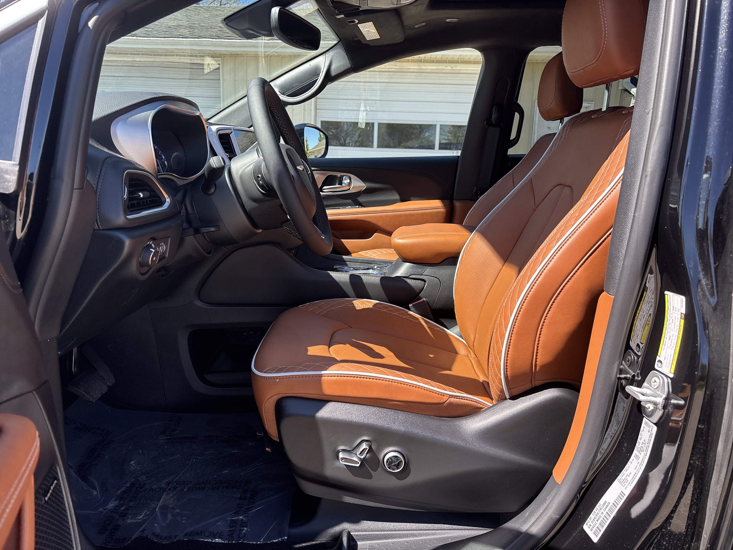 2026 Chrysler Pacifica Pinnacle - Photo 17