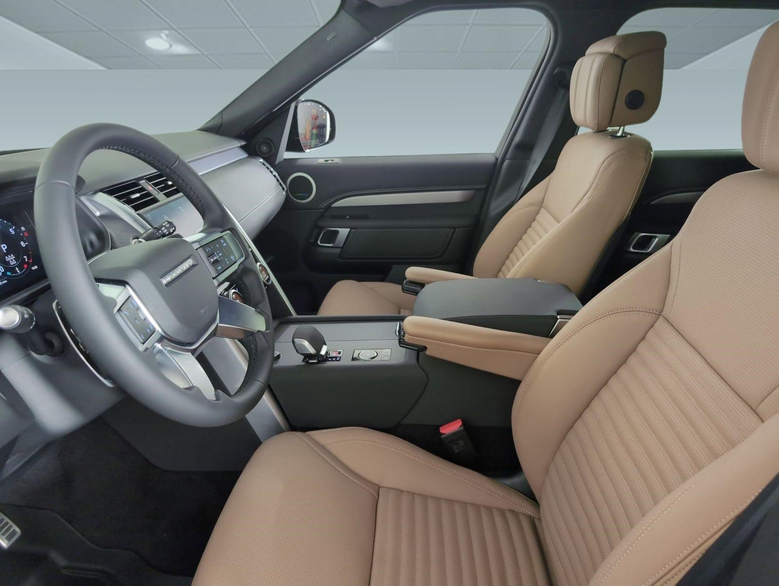 Certified 2025 Land Rover Discovery Dynamic SE SUV