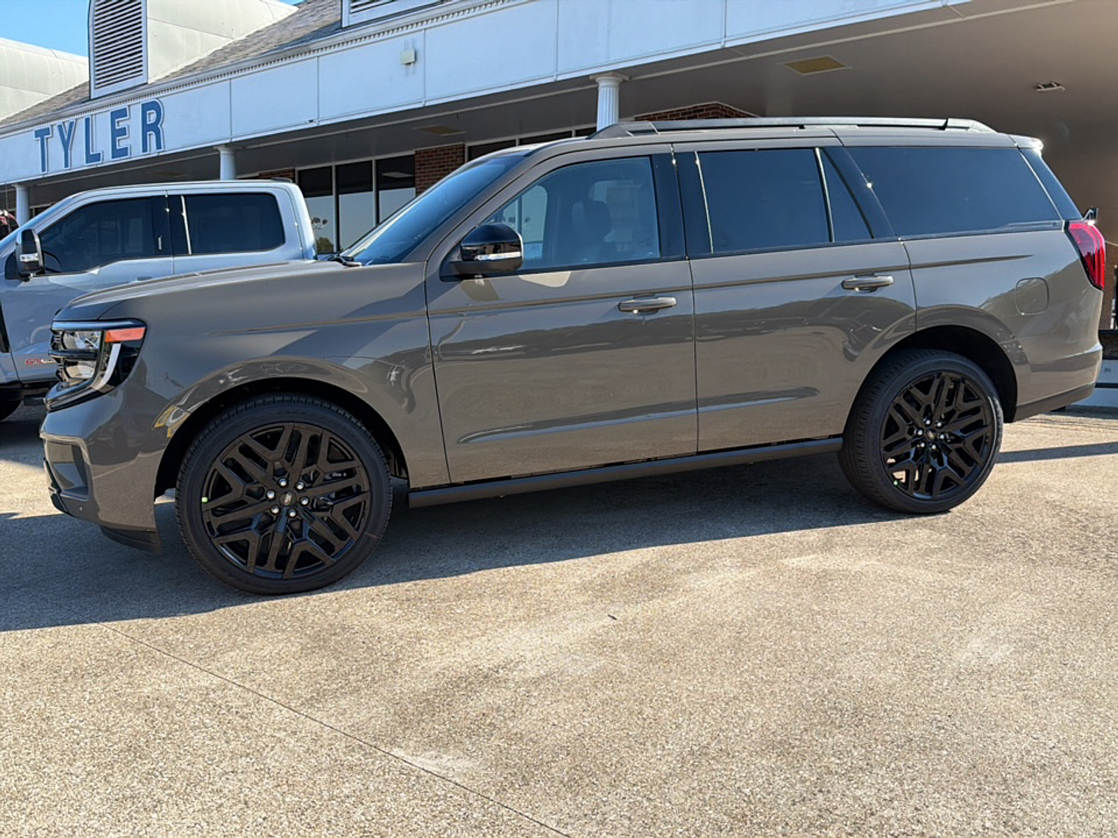New 2027 Ford Expedition Platinum