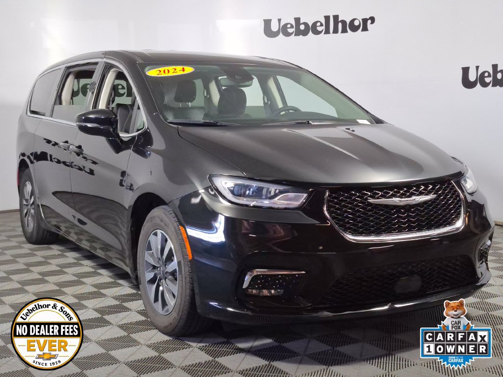 2024 Chrysler Pacifica PHEV Select